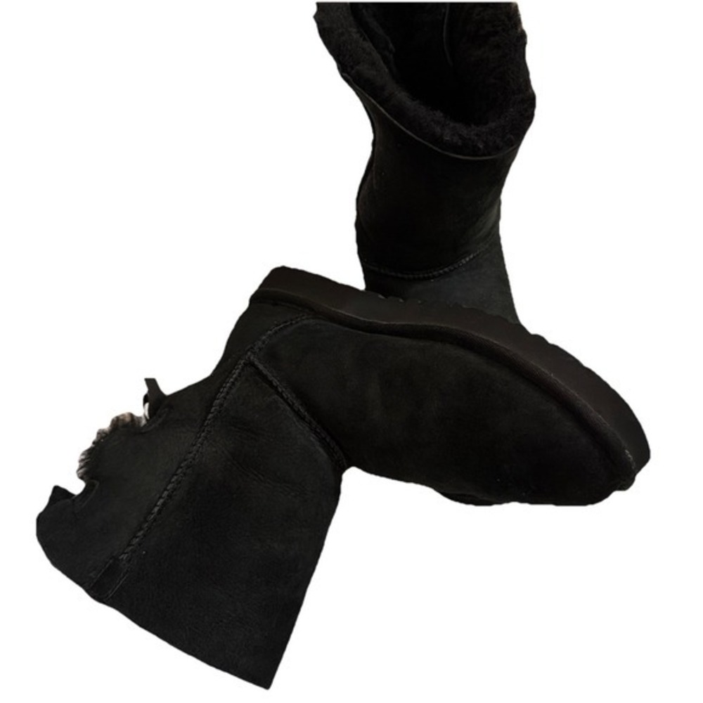 UGG Bow II  black boots featuring shearling lining and bow accents. SZ10‎ 1722
